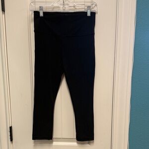 Athleta Women's cropped Black Leggings